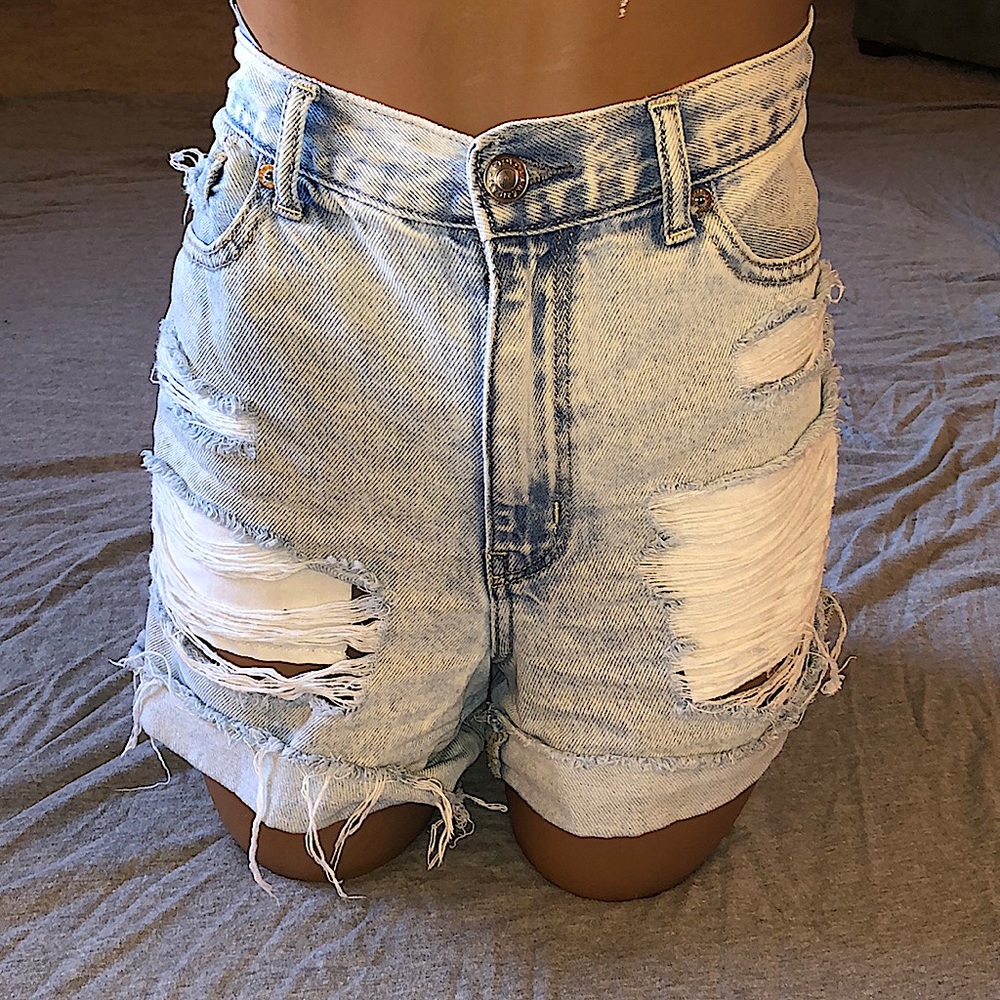 ON HOLD FOR SOMEONE: AEO Destructed Mom Short